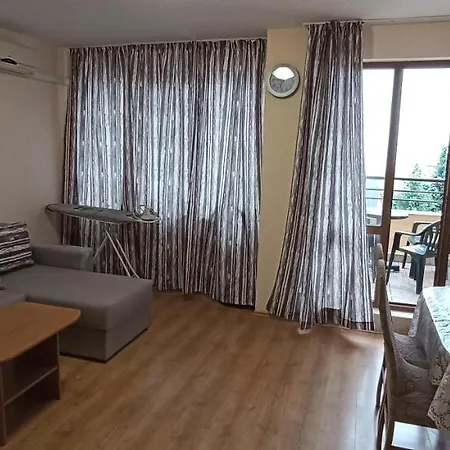 Apartamento чудесно място с басейн 