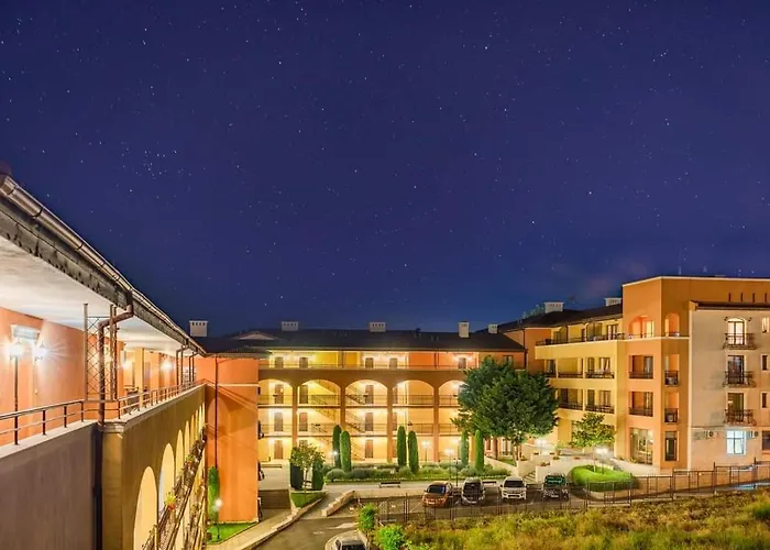 아파트 чудесно място с басейн 