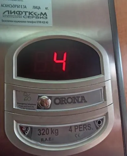 아파트 чудесно място с басейн 